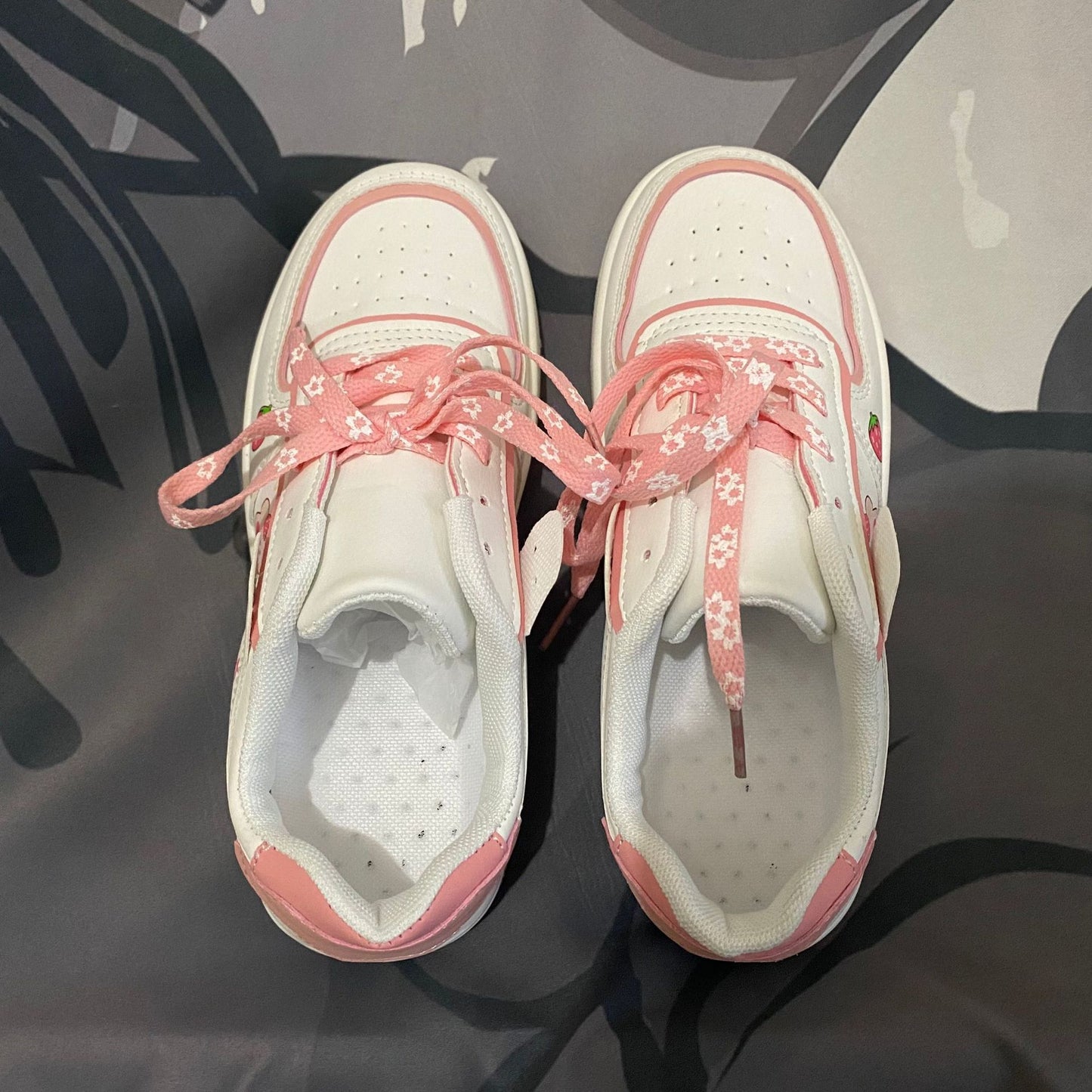Versatile Strawberry Bear Casual Sneakers