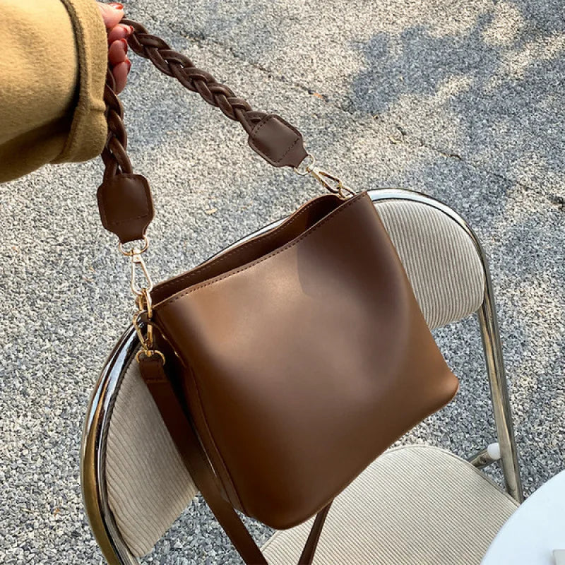Retro Versatile Design Bucket Shape Crossbody Bag