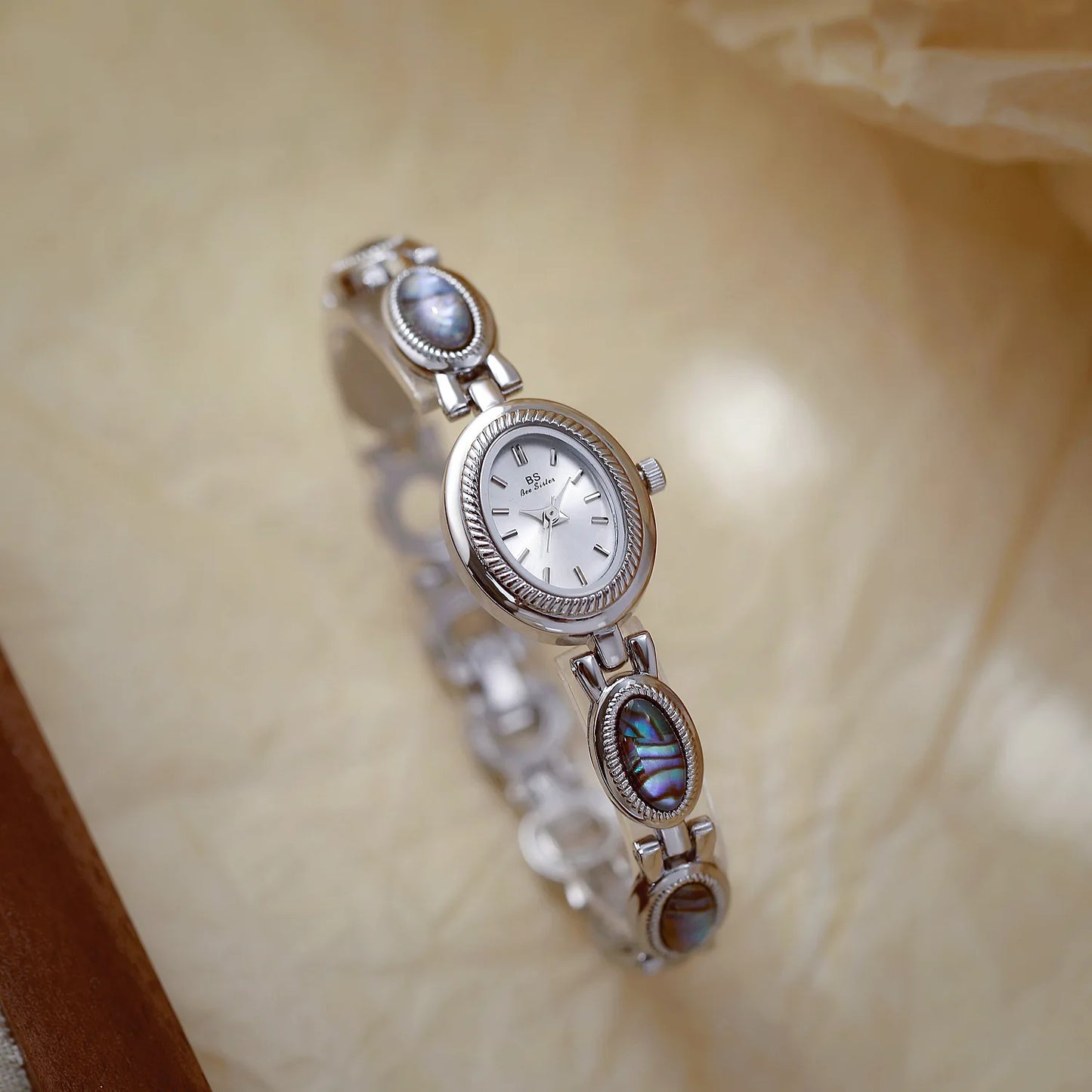 Vintage Ladies Watches Fashion Elegant Natural Shell Bracelet Watch