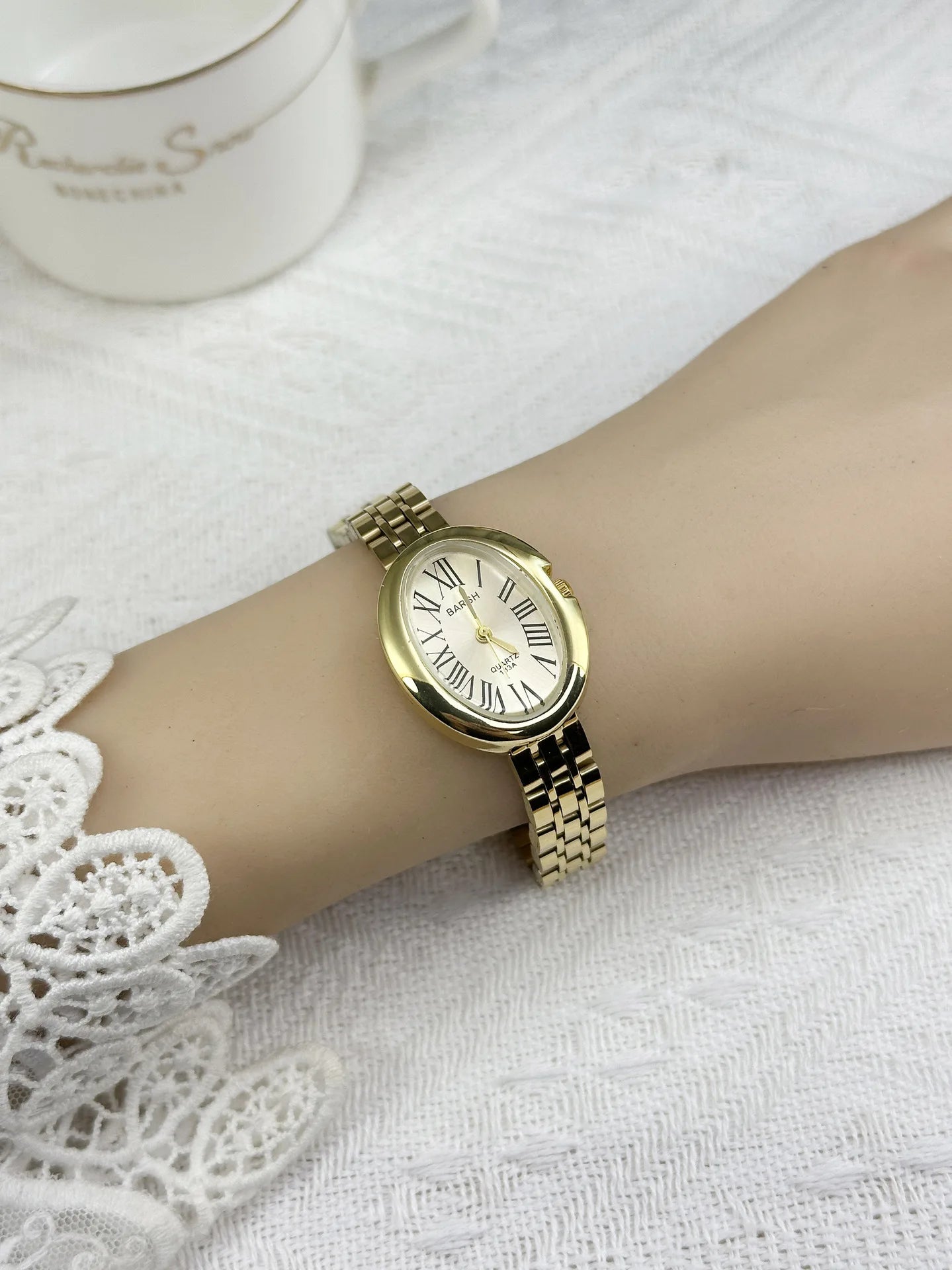 Vintage Women Roman Scale Classic Oval Dial Watch Simple Steel