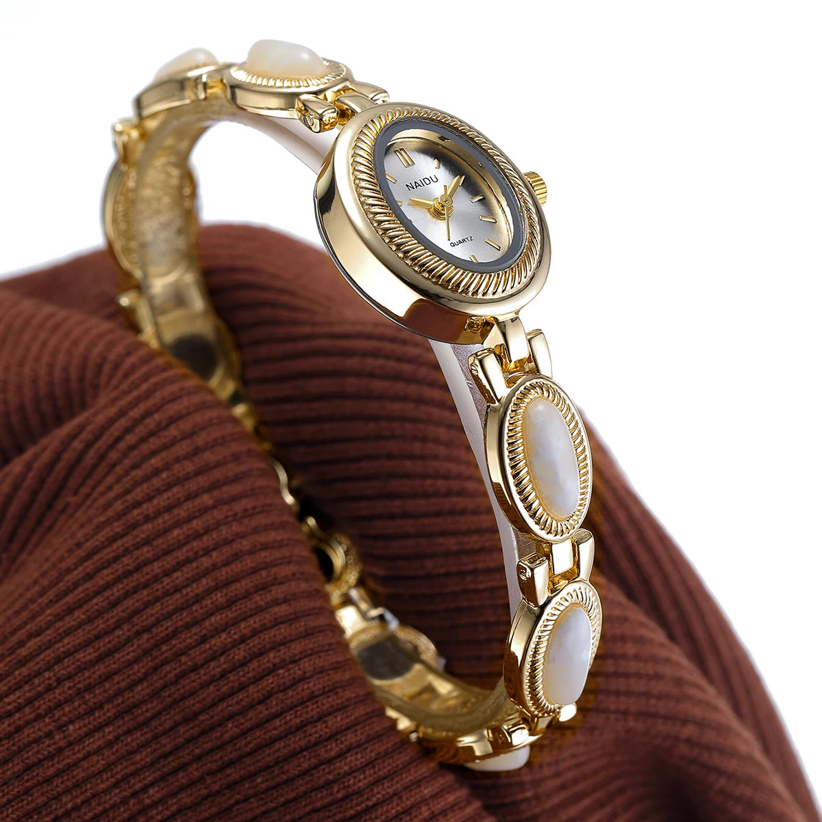 Gold Vintage College Style Fashion Ladies Watch Suitable for Daily Wear